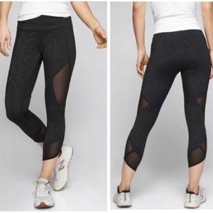 Athleta aura sonar black mesh paneled cropped leggings size small